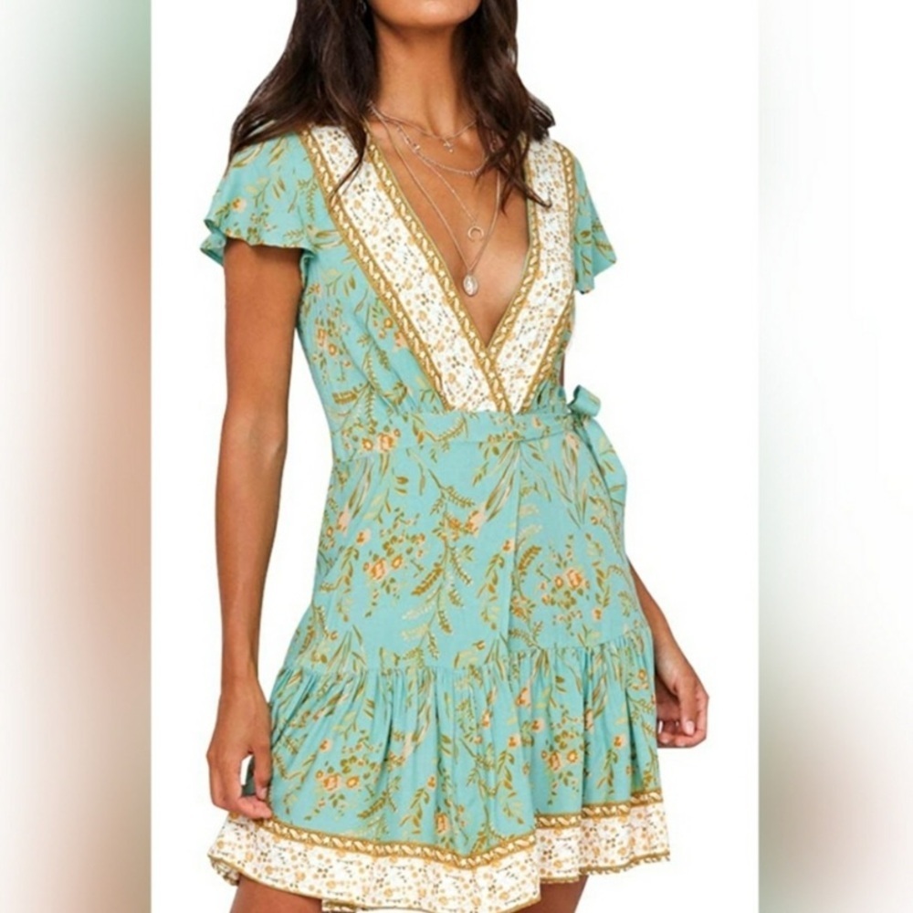 Zesica Bohemian Floral Wrap Mini Dress NWT | Size Medium | Cottagecore Date
